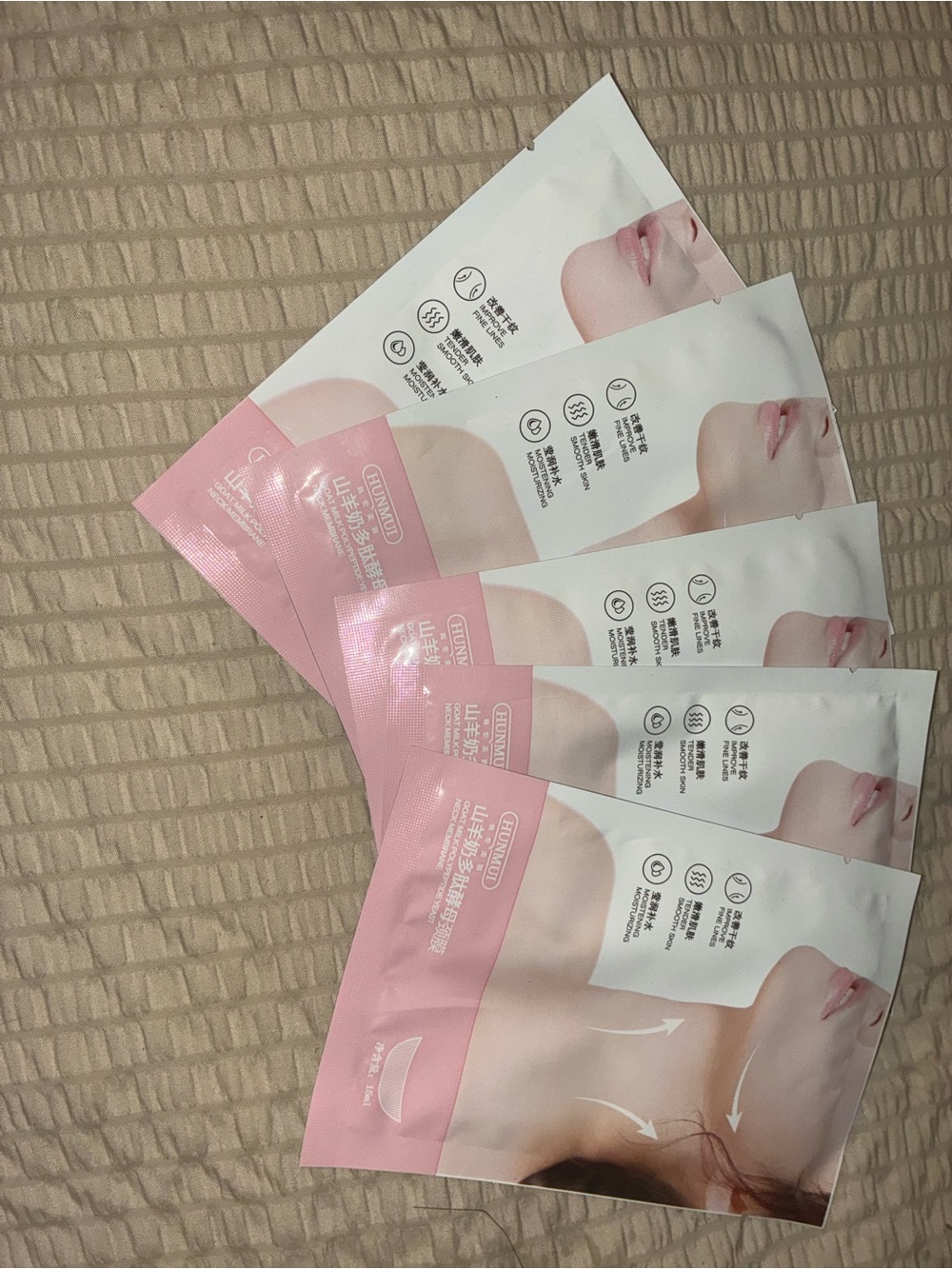 Hydrating Neck & Décolletage Sheet Mask – Gentle Pink Single-Use Treatment